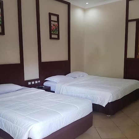 Oyo 2671 Wisma Djaja Syariah Bojonegoro Exterior foto