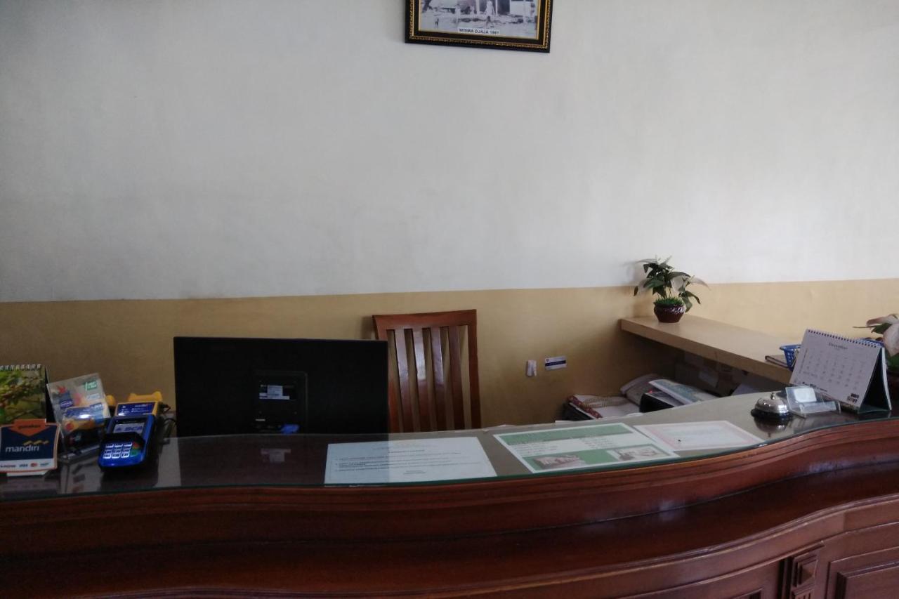 Oyo 2671 Wisma Djaja Syariah Bojonegoro Exterior foto