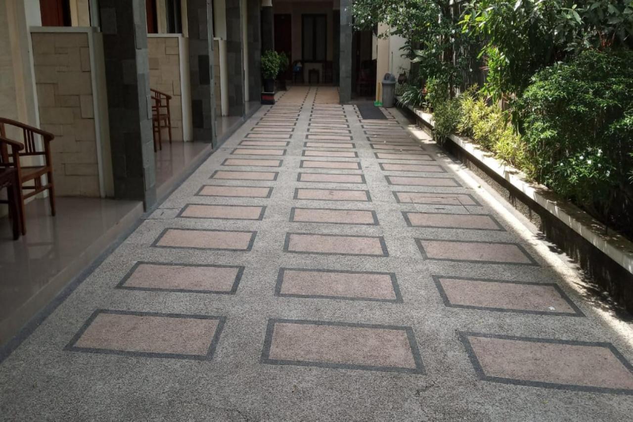 Oyo 2671 Wisma Djaja Syariah Bojonegoro Exterior foto