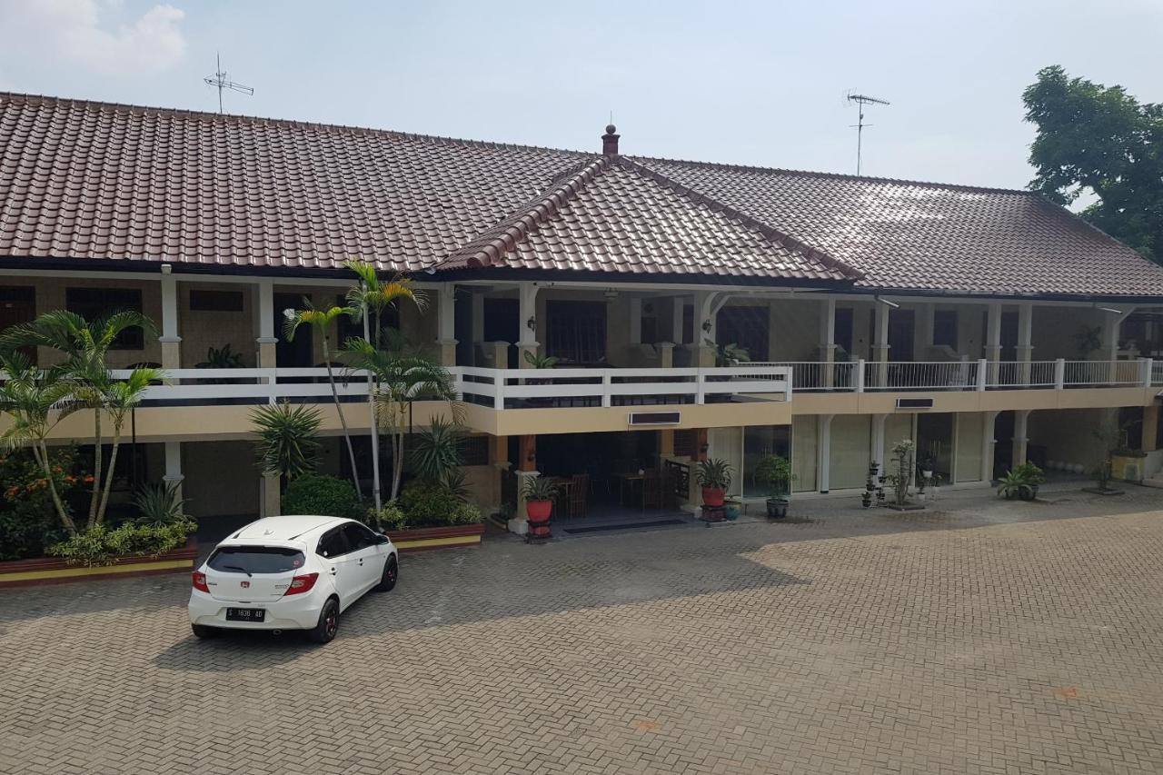 Oyo 2671 Wisma Djaja Syariah Bojonegoro Exterior foto