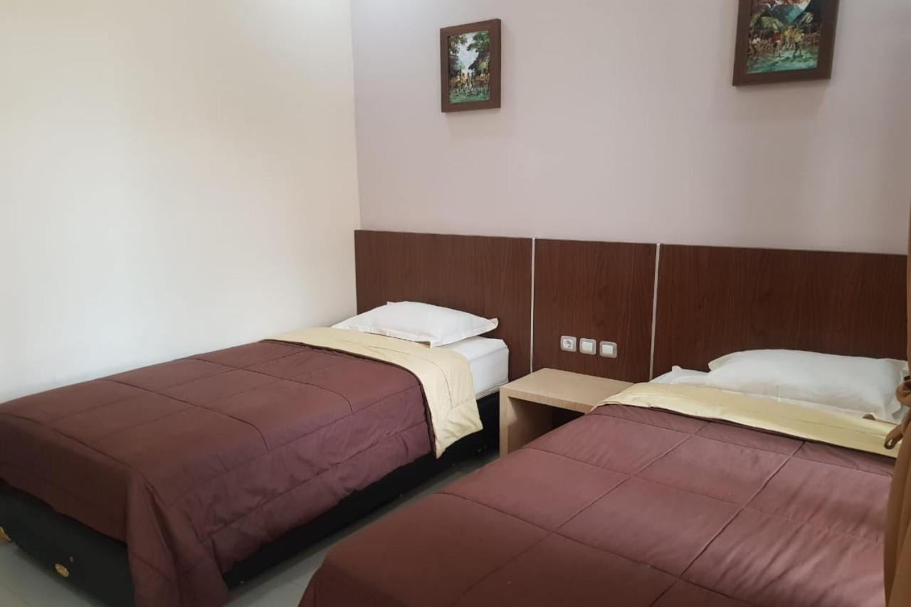 Oyo 2671 Wisma Djaja Syariah Bojonegoro Exterior foto